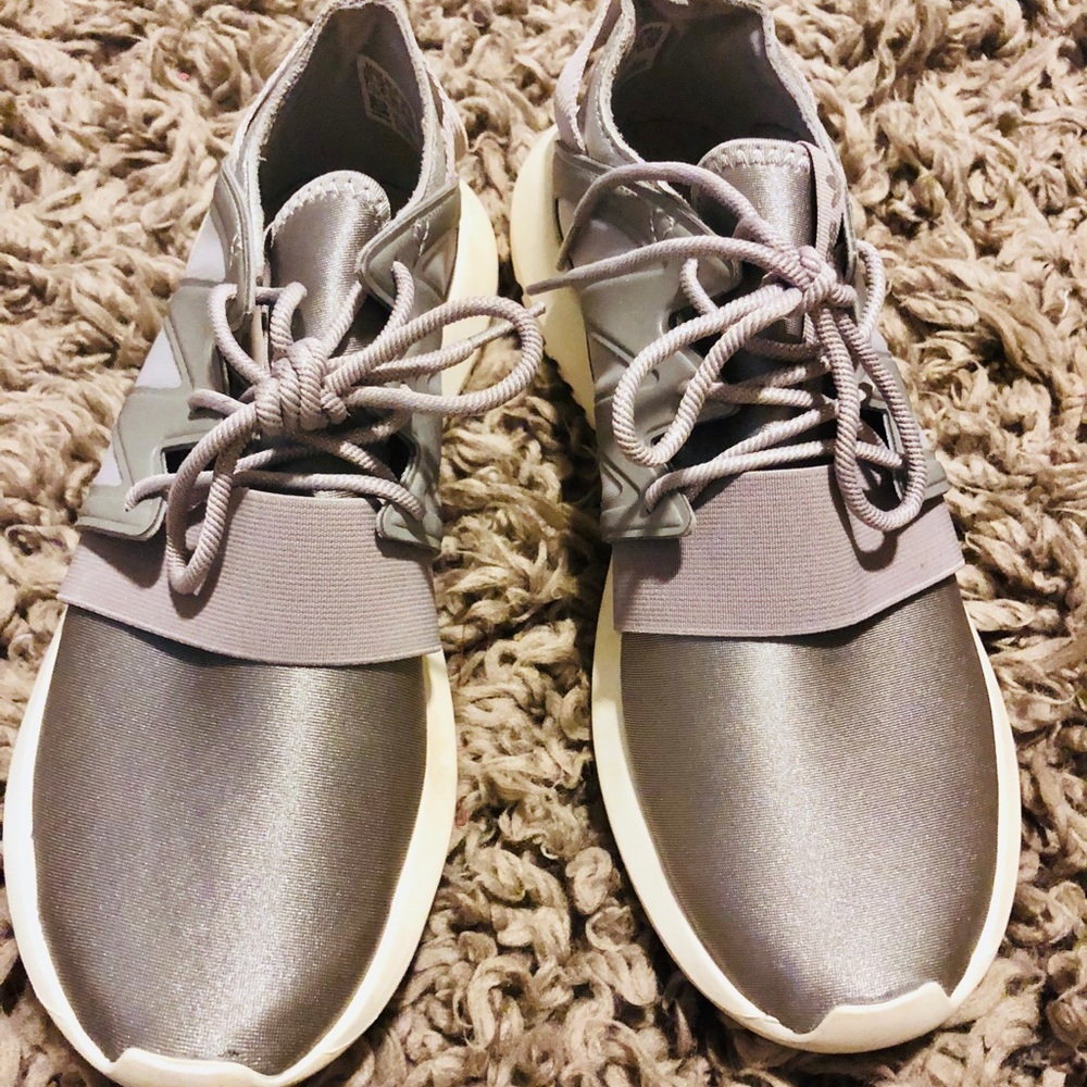 Adidas Tennis Shoes